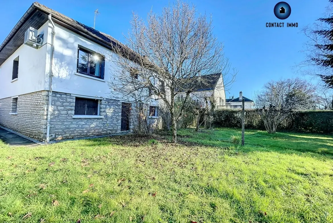 Maison à Varetz avec fort potentiel, jardin et travaux à prévoir 