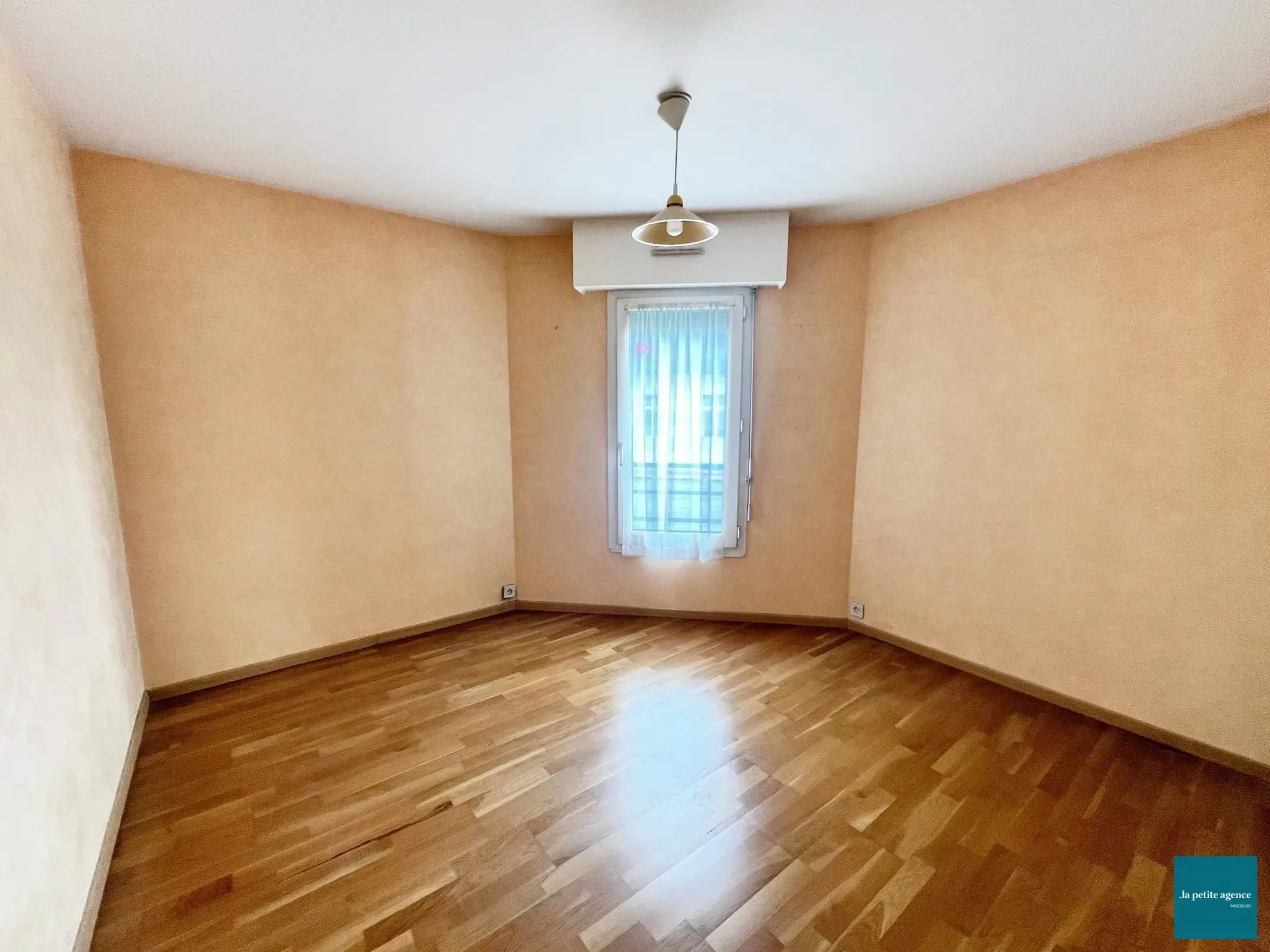 Appartement F3 à vendre à Caen avec cave, parking et lumineux dans le quartier Haie-Vigné 