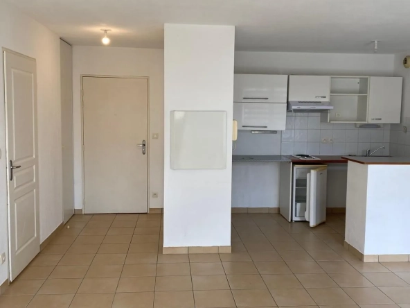 Appartement T2 à Bordeaux - Résidence récente avec parking et loggia