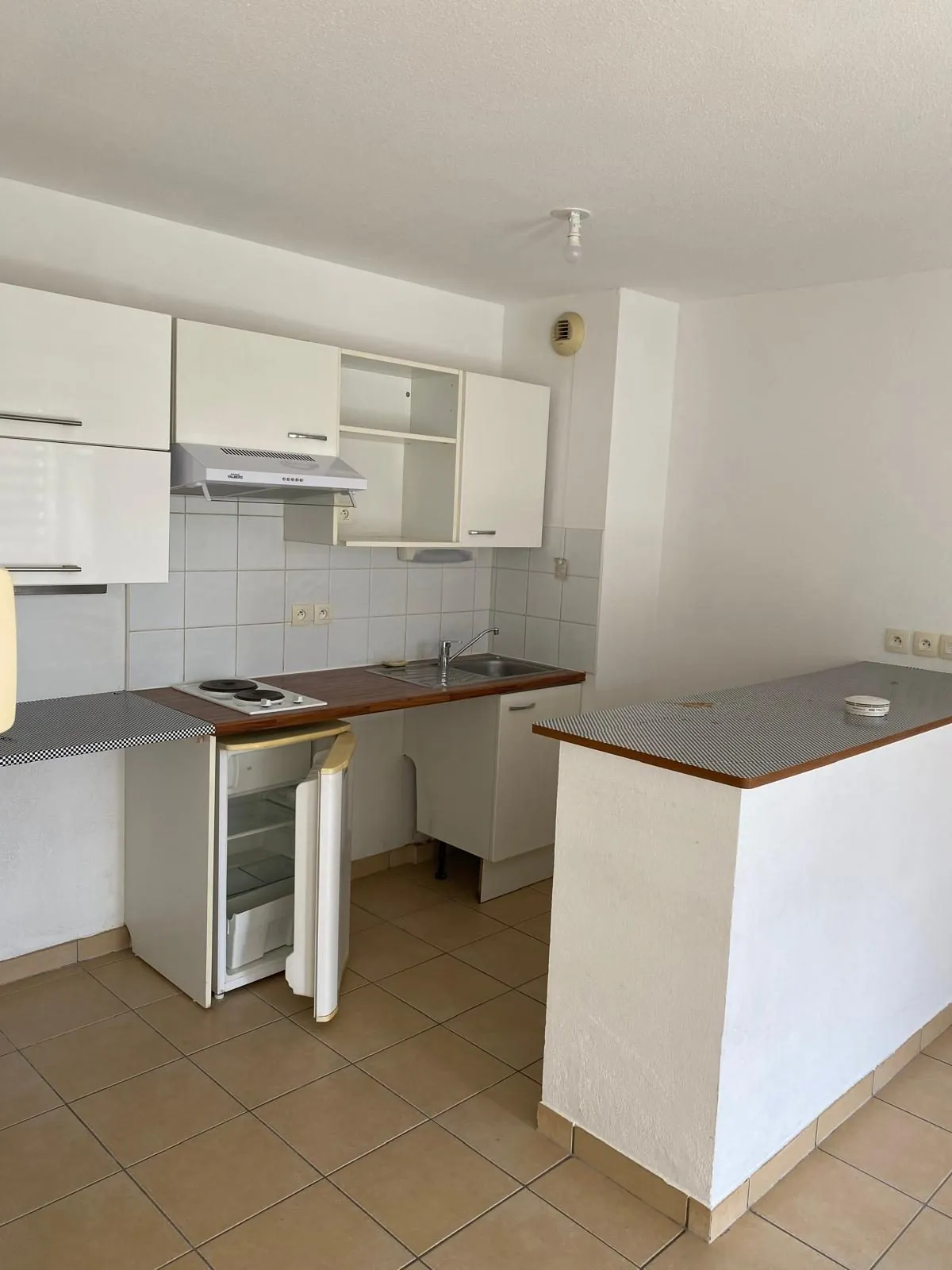 Appartement T2 à Bordeaux - Résidence récente avec parking et loggia 