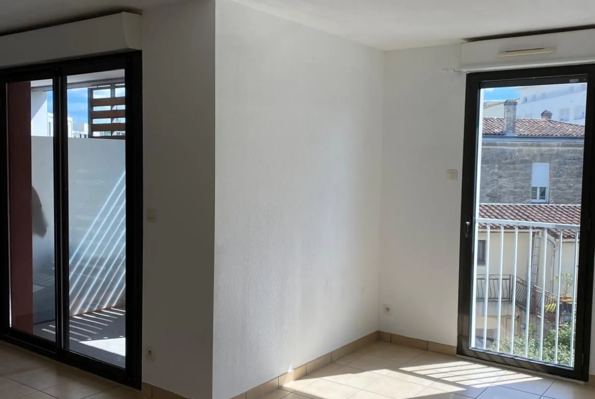 Appartement T2 à Bordeaux - Résidence récente avec parking et loggia 