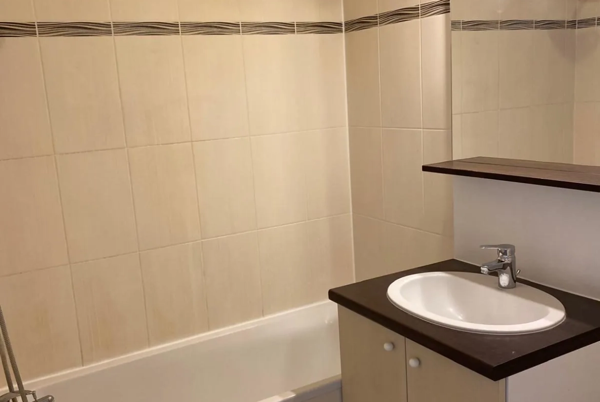 Appartement T2 à Bordeaux - Résidence récente avec parking et loggia 
