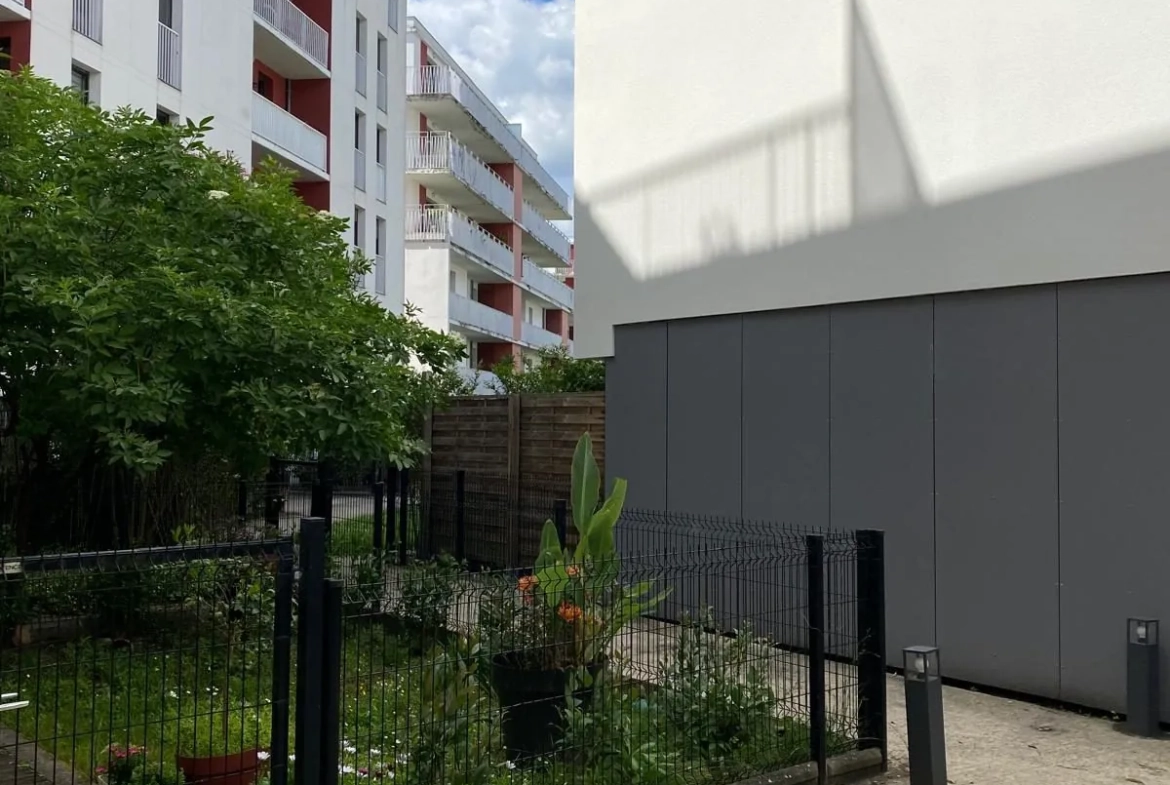 Appartement T2 à Bordeaux - Résidence récente avec parking et loggia 