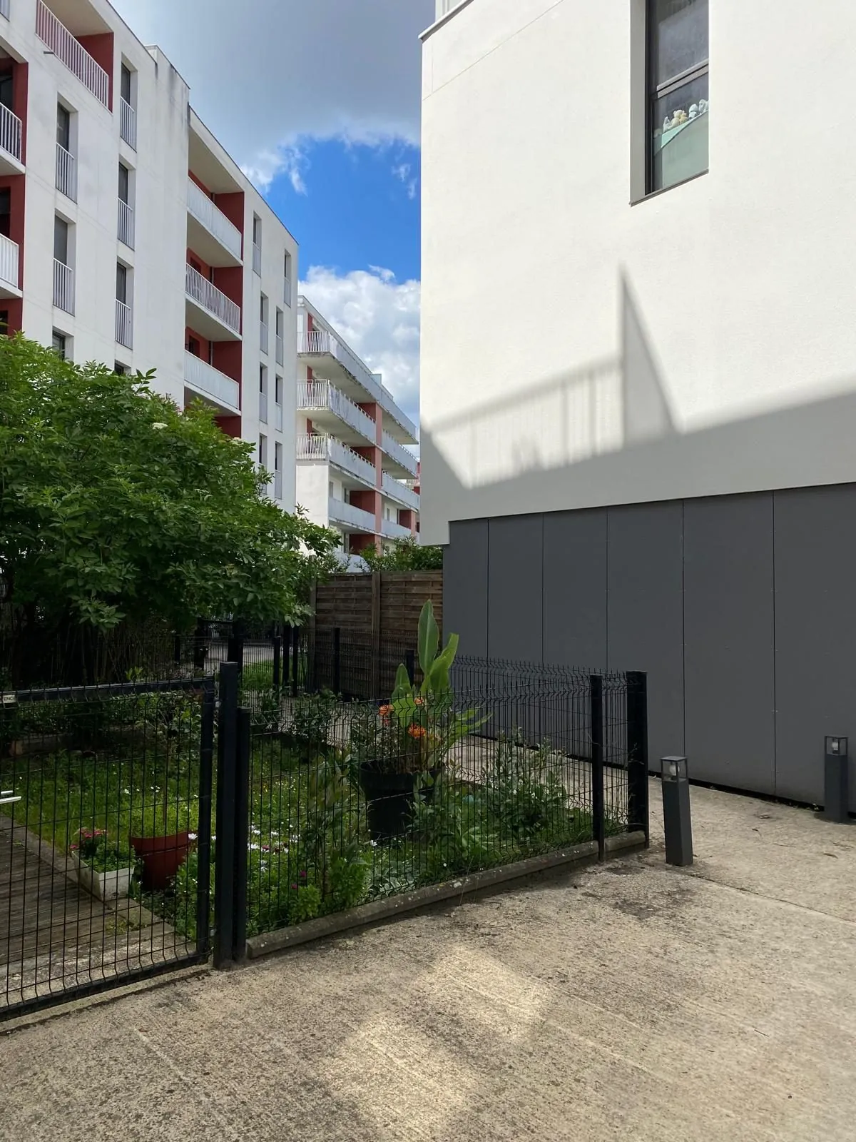 Appartement T2 à Bordeaux - Résidence récente avec parking et loggia 