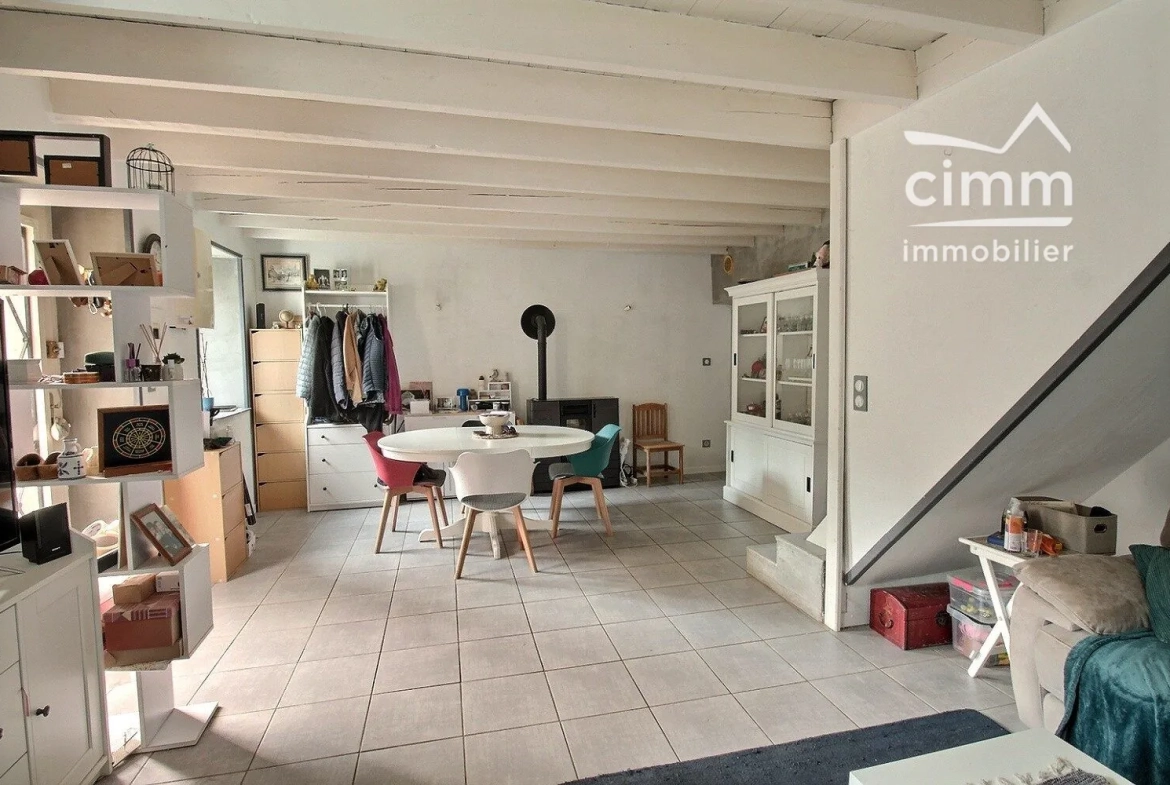 Maison à vendre à Beaufort - 94 m² avec dépendances et terrain arboré 