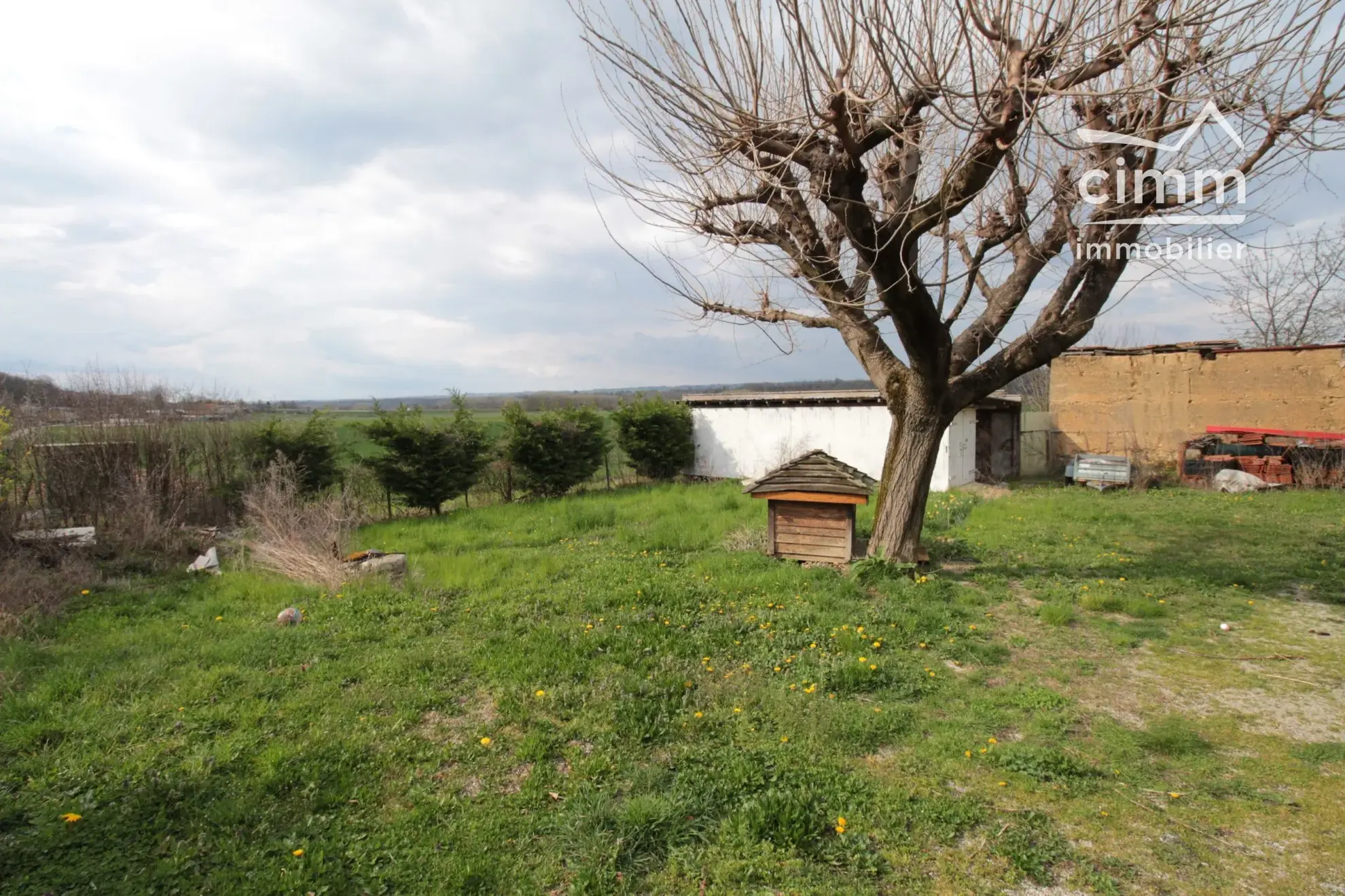 Maison à vendre à Beaufort - 94 m² avec dépendances et terrain arboré 