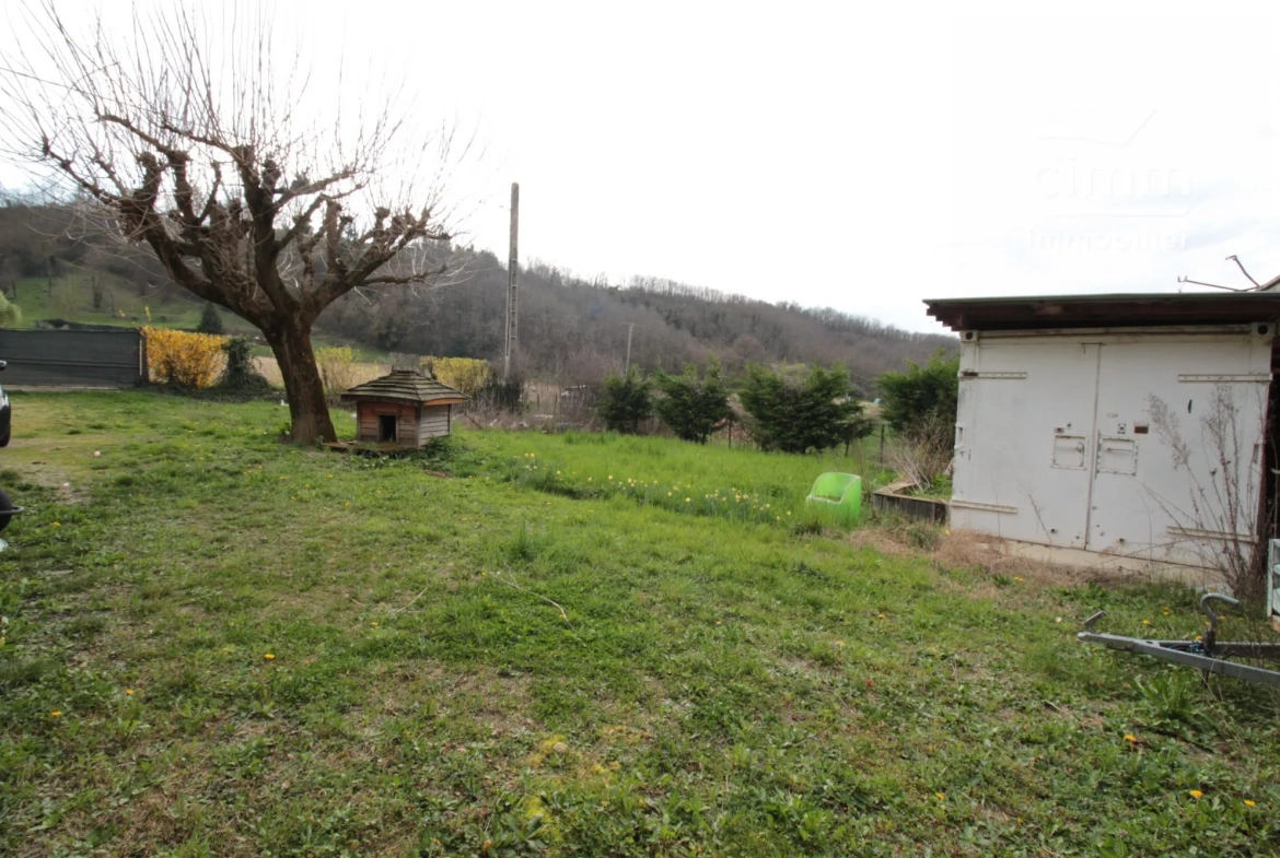 Maison à vendre à Beaufort - 94 m² avec dépendances et terrain arboré 