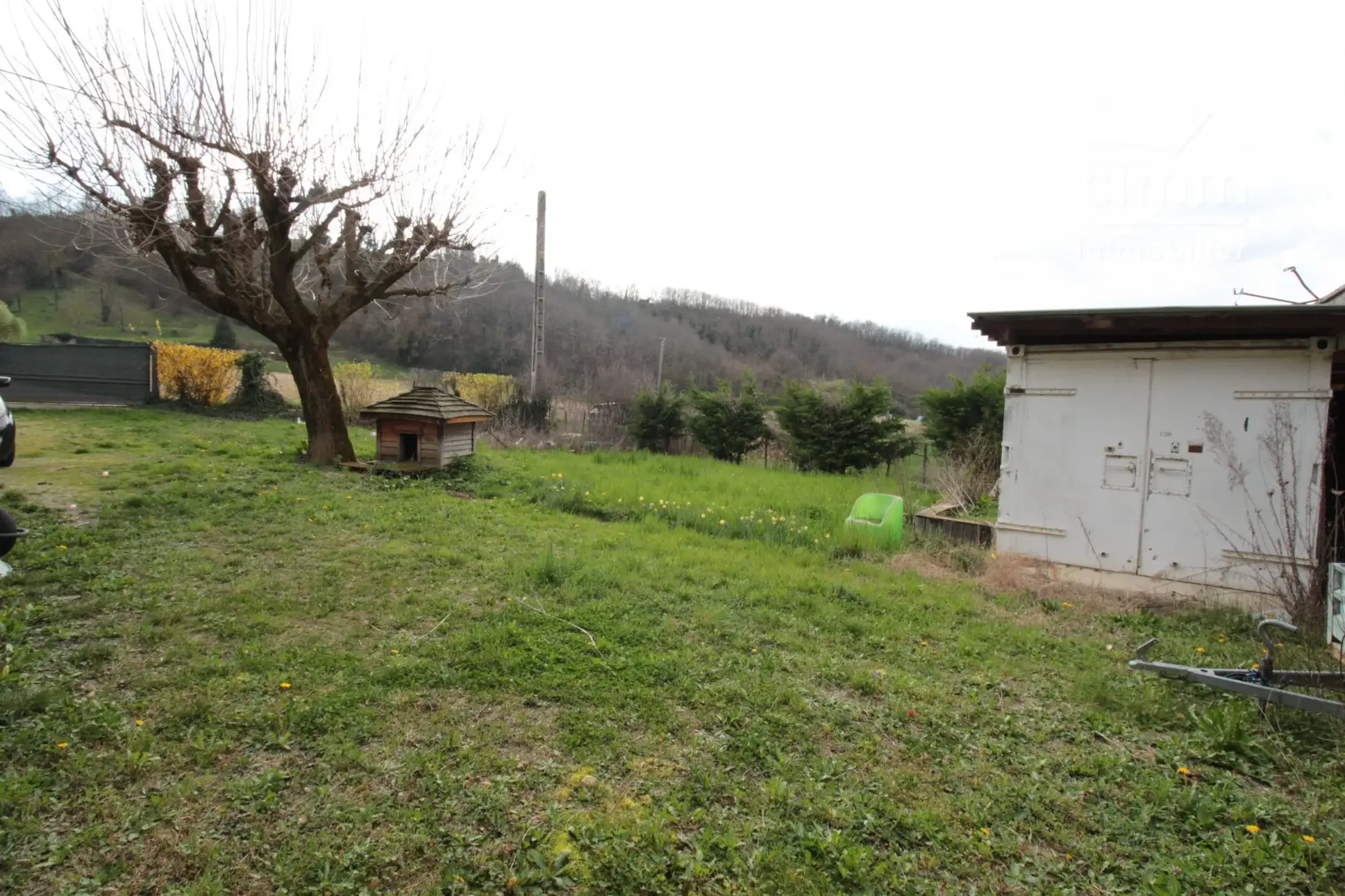 Maison à vendre à Beaufort - 94 m² avec dépendances et terrain arboré 