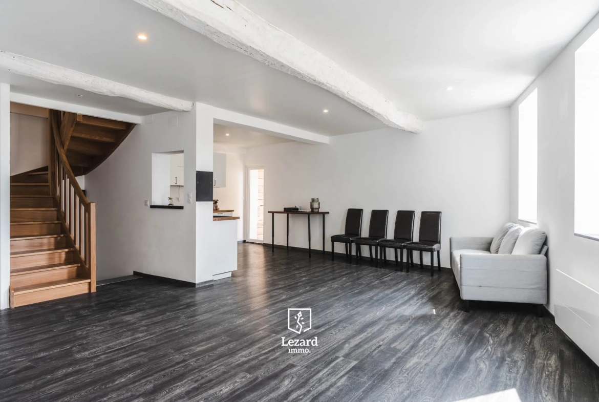 Maison de ville rénovée avec terrasse et garage à Castelnaudary 