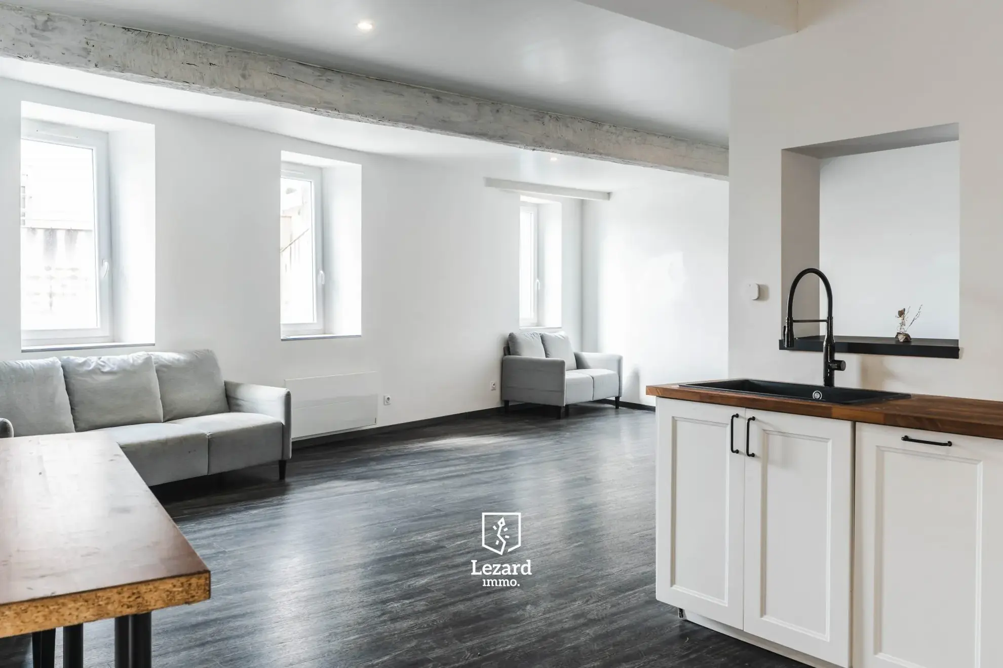 Maison de ville rénovée avec terrasse et garage à Castelnaudary 