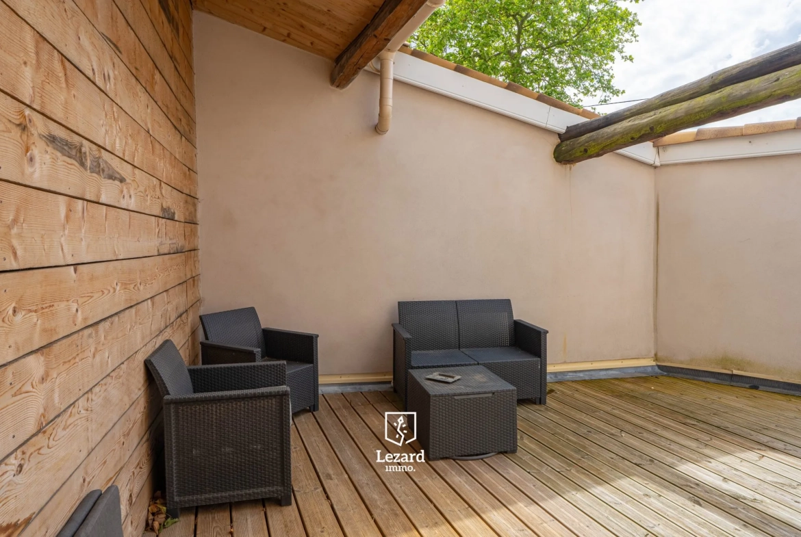 Maison de ville rénovée avec terrasse et garage à Castelnaudary 