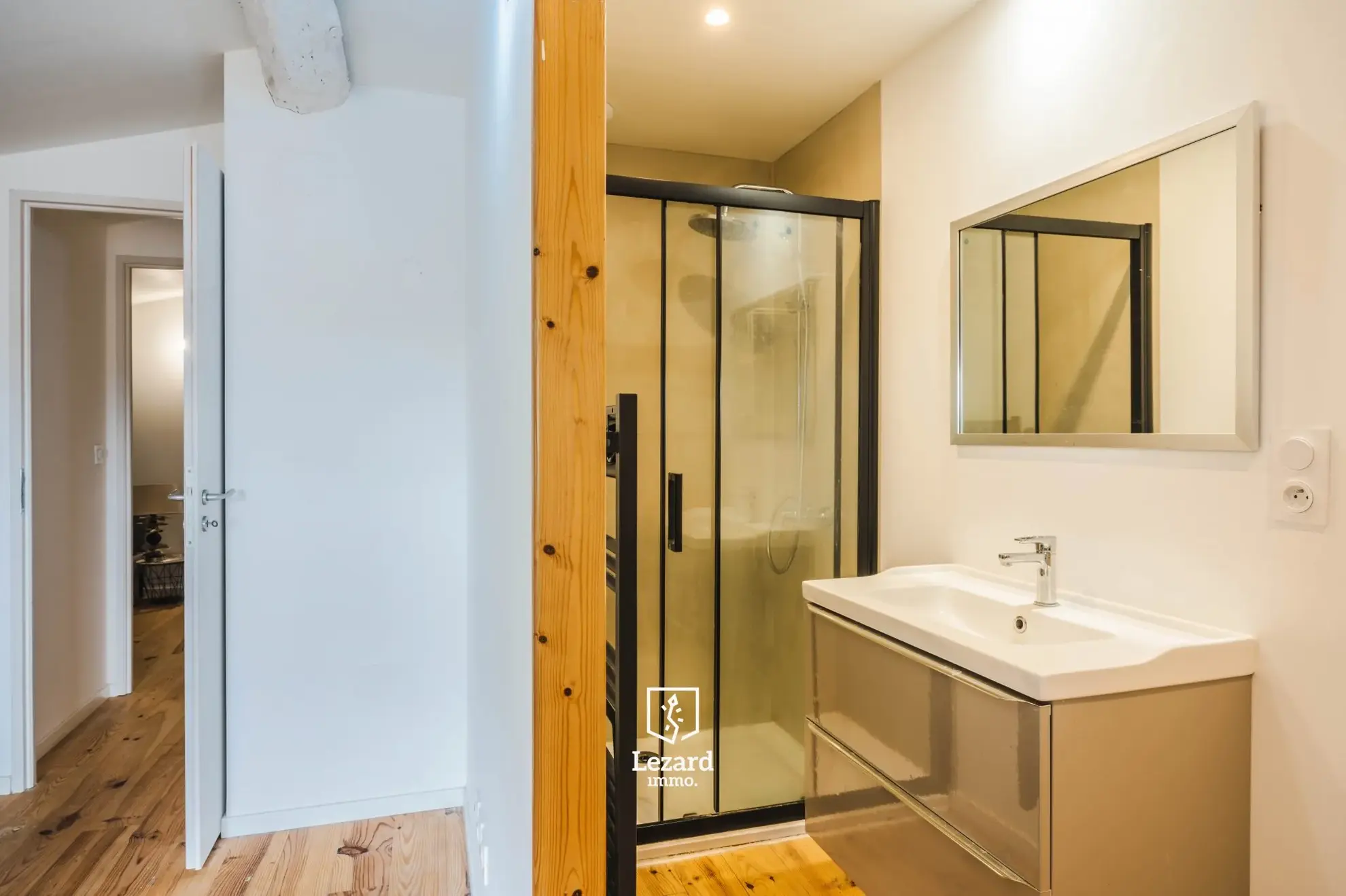 Maison de ville rénovée avec terrasse et garage à Castelnaudary 