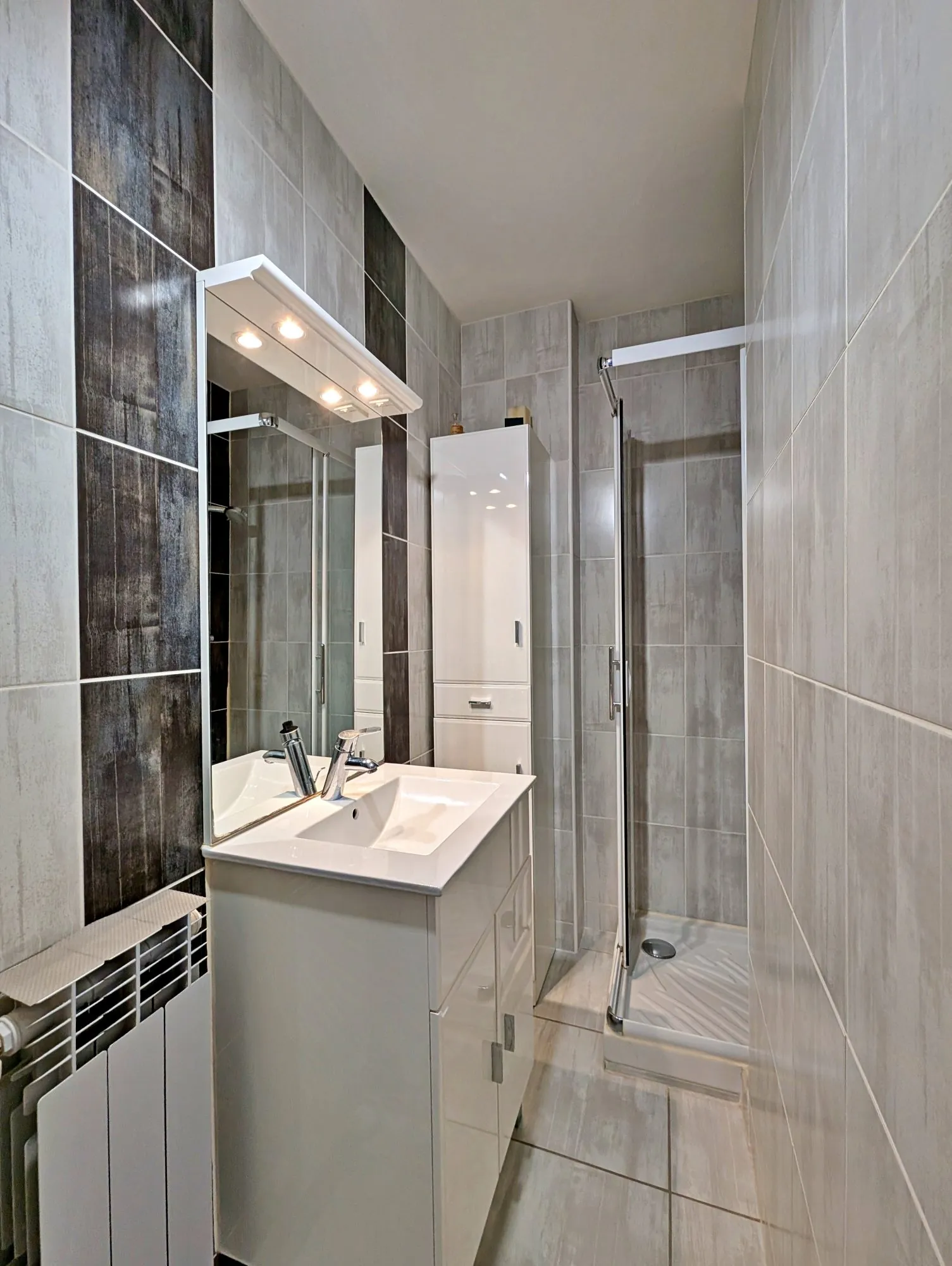 Salle d'eau Appartement T3 de 63 m² à Valence avec balcon, cave et garage 