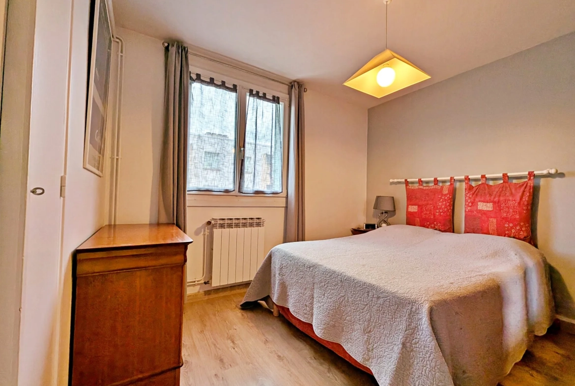 Chambre avec placard Appartement T3 de 63 m² à Valence avec balcon, cave et garage 