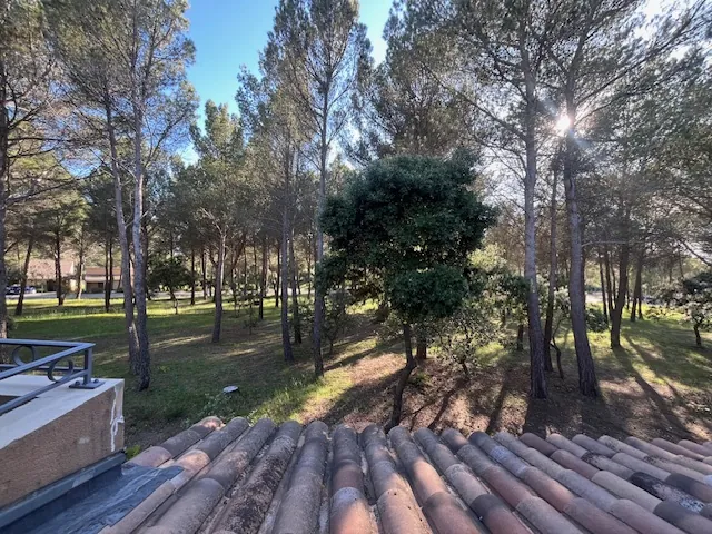 Appartement T2 à Saumane-de-Vaucluse avec terrasse et vues sur la pinède 