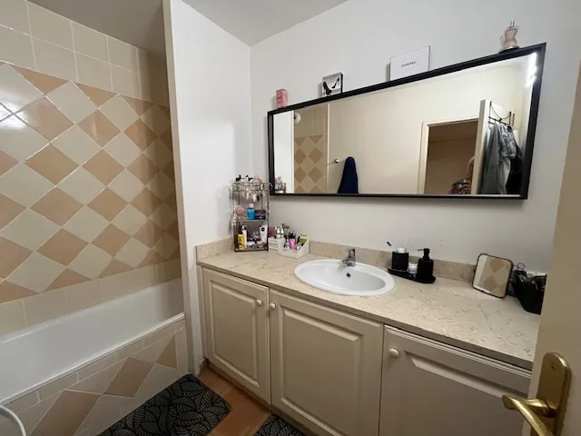 Appartement T2 à Saumane-de-Vaucluse avec terrasse et vues sur la pinède 