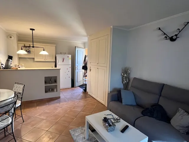 Appartement T2 à Saumane-de-Vaucluse avec terrasse et vues sur la pinède 