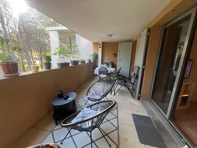 Appartement T2 à Saumane-de-Vaucluse avec terrasse et vues sur la pinède 