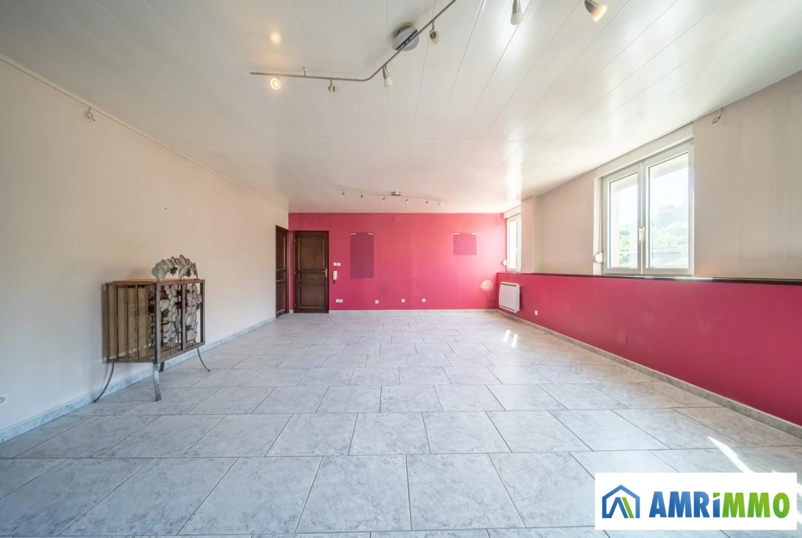 Appartement T4 de 95 m² avec garage à Saulnes - Résidence en bon état 