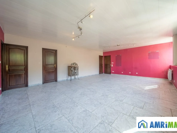 Appartement T4 de 95 m² avec garage à Saulnes - Résidence en bon état