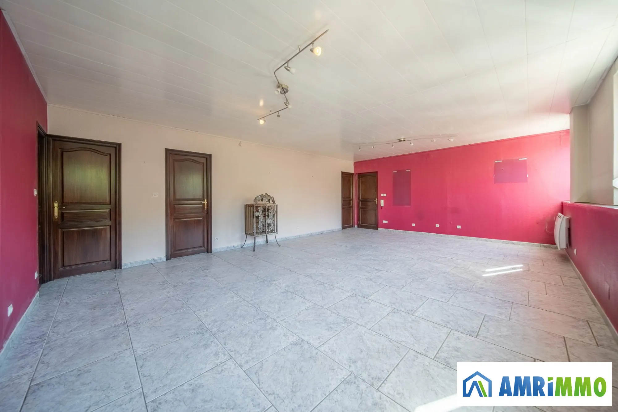 Appartement T4 de 95 m² avec garage à Saulnes - Résidence en bon état 