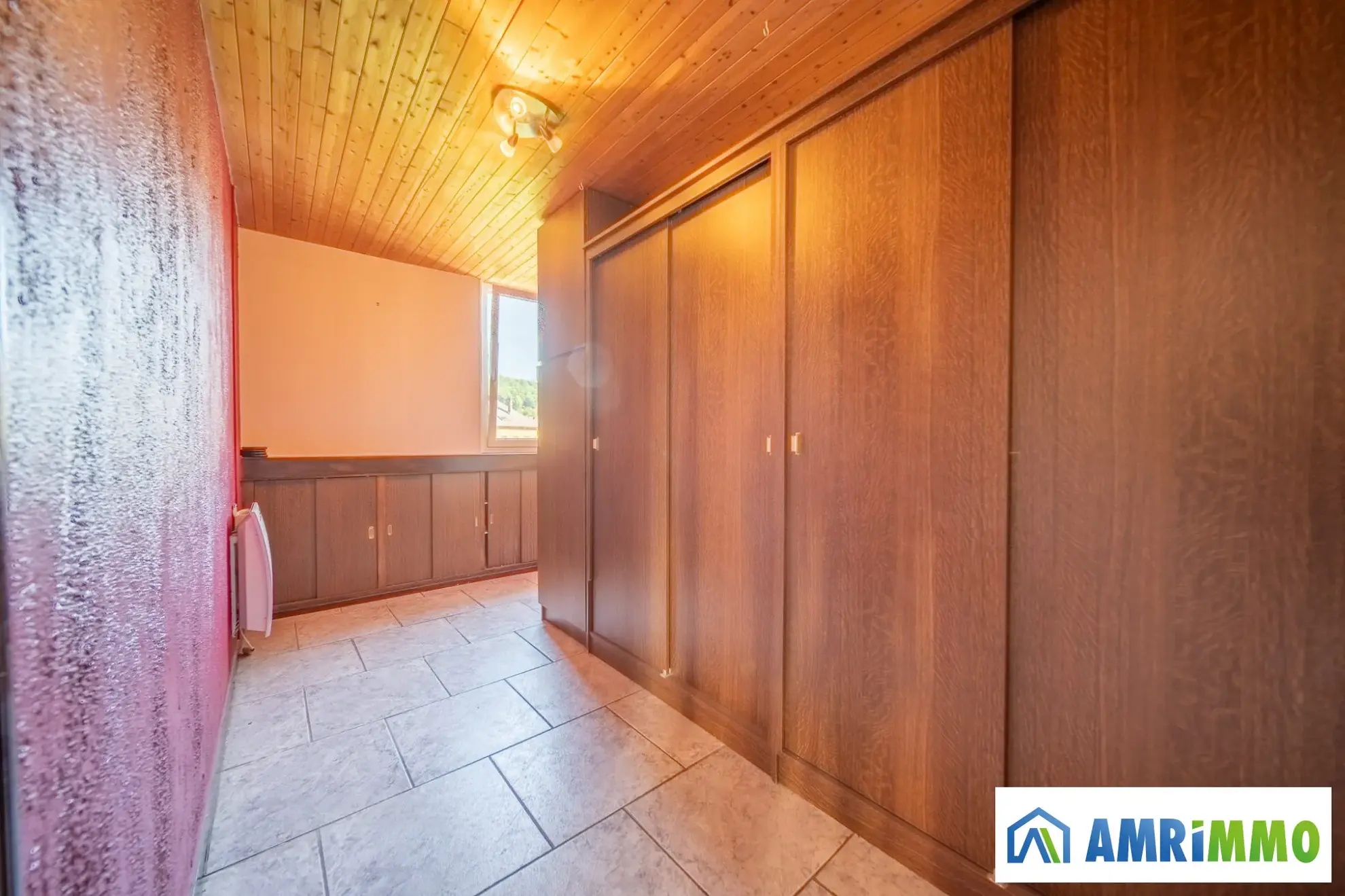 Appartement T4 de 95 m² avec garage à Saulnes - Résidence en bon état 