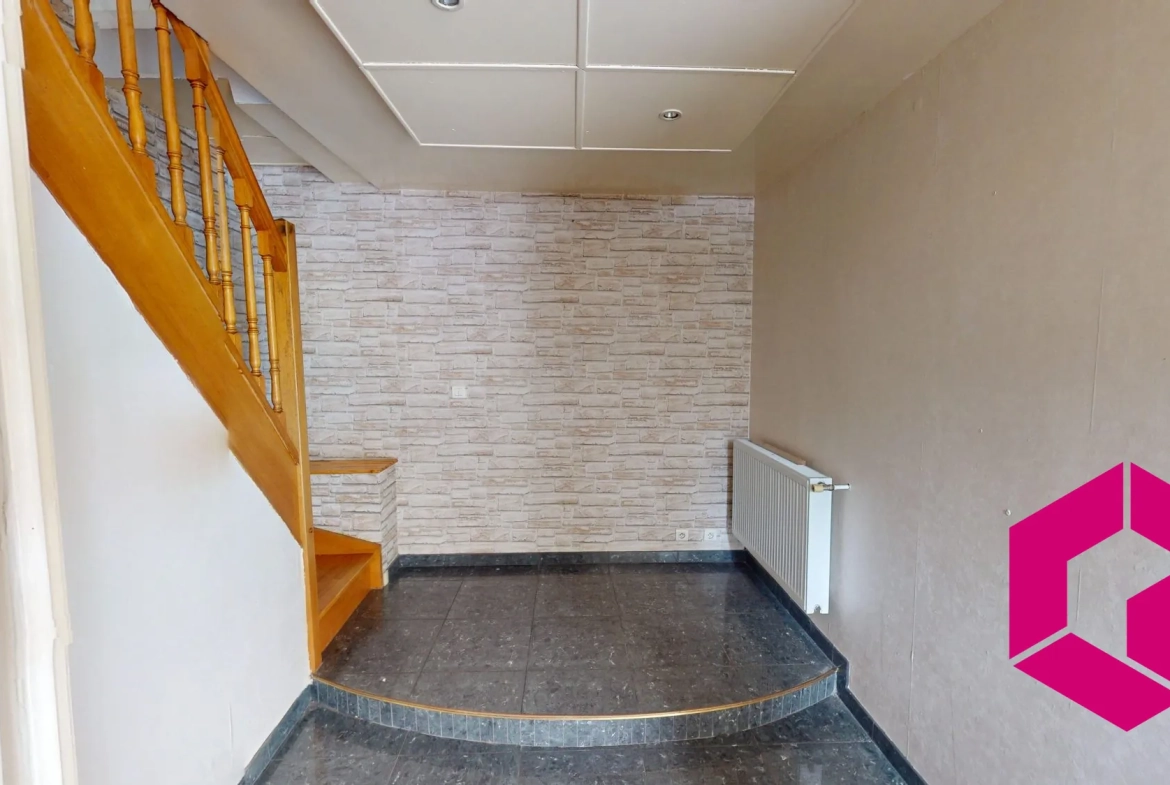 Maison à vendre à Unieux de 98 m² avec 3 chambres et balcon 