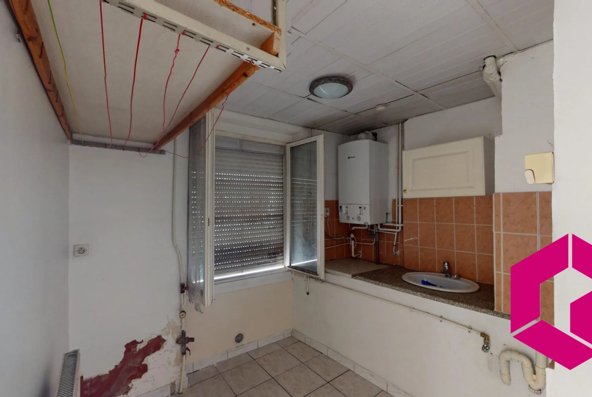 Maison à vendre à Unieux de 98 m² avec 3 chambres et balcon 