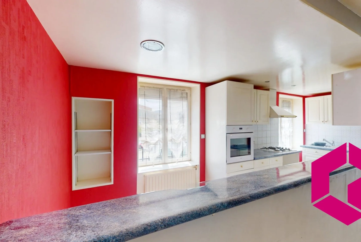 Maison à vendre à Unieux de 98 m² avec 3 chambres et balcon 