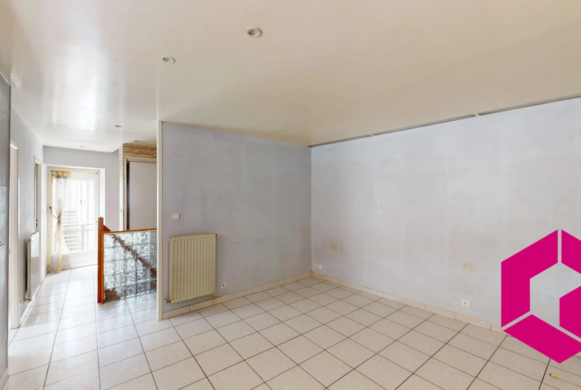 Maison à vendre à Unieux de 98 m² avec 3 chambres et balcon 