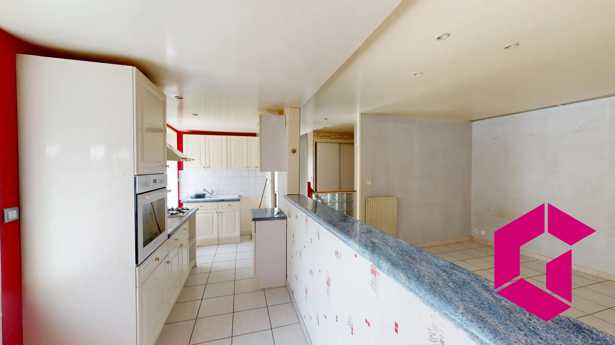 Maison à vendre à Unieux de 98 m² avec 3 chambres et balcon 