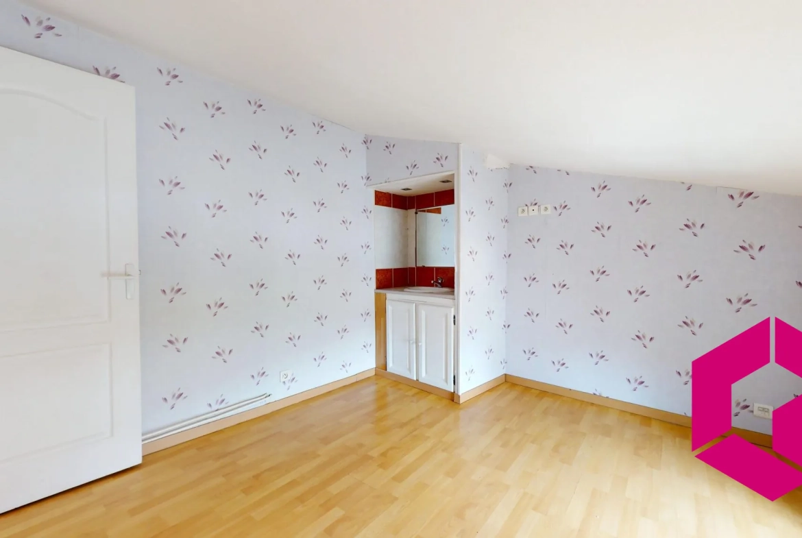 Maison à vendre à Unieux de 98 m² avec 3 chambres et balcon 