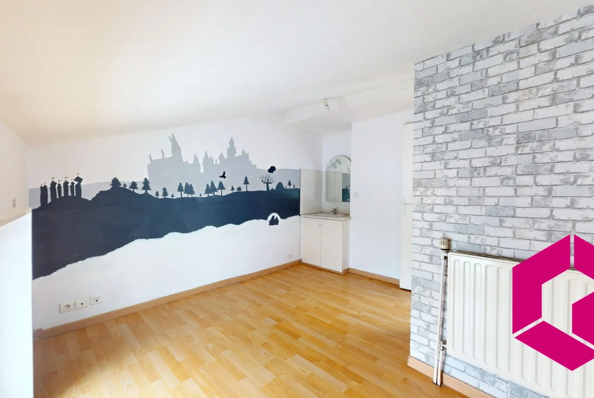 Maison à vendre à Unieux de 98 m² avec 3 chambres et balcon 