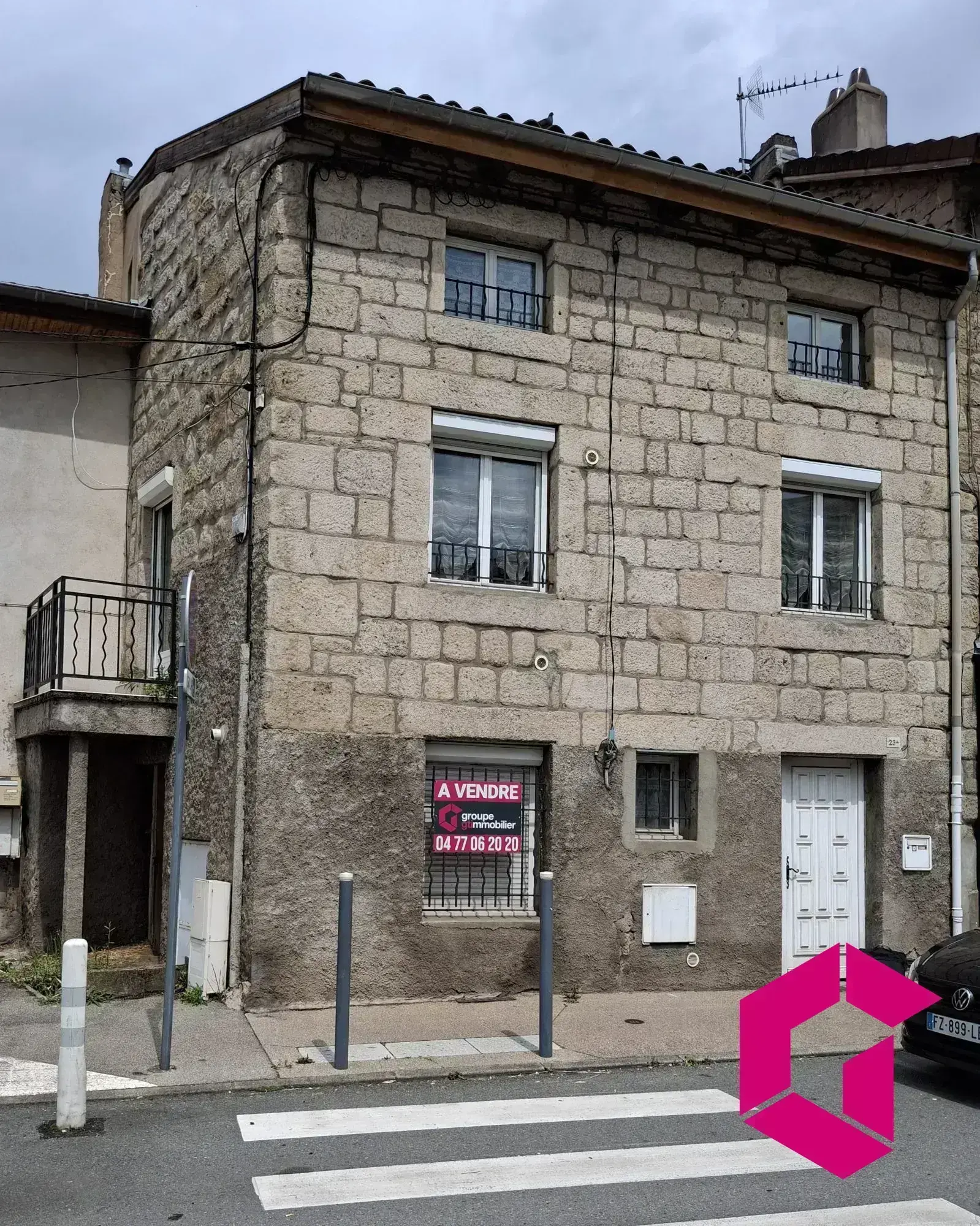 Maison à vendre à Unieux de 98 m² avec 3 chambres et balcon 