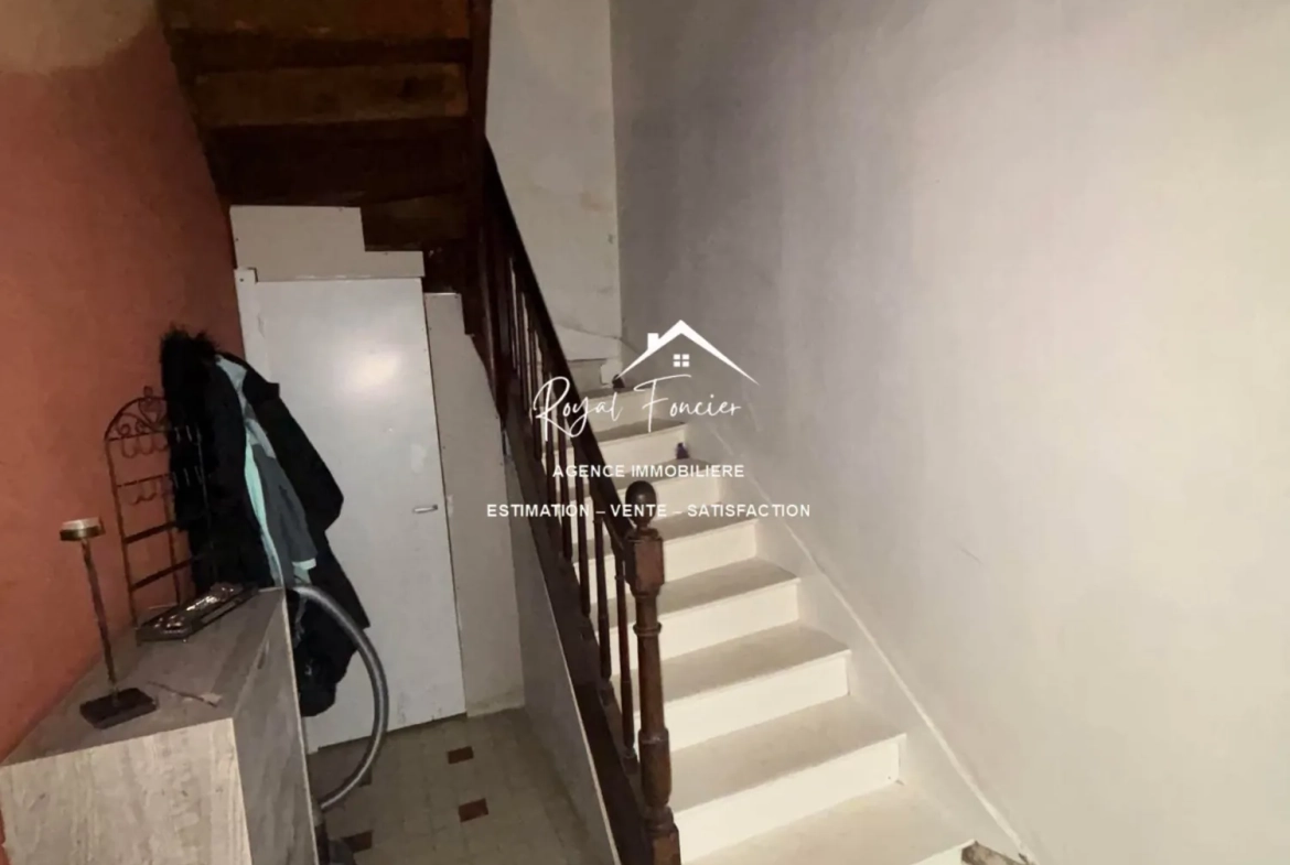 Entrée de la maison Ensemble immobilier à rénover avec maison ancienne et immeuble à Preuilly-sur-Claise 