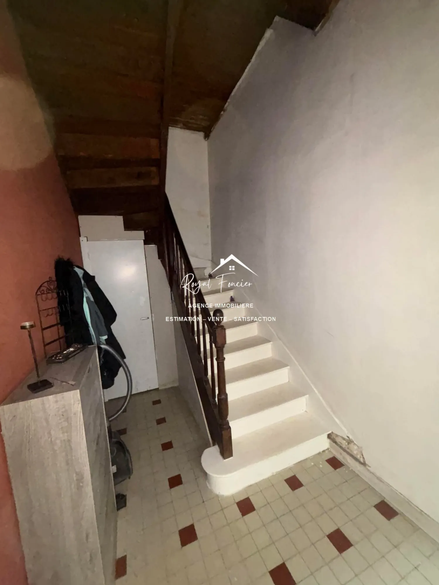 Entrée de la maison Ensemble immobilier à rénover avec maison ancienne et immeuble à Preuilly-sur-Claise 