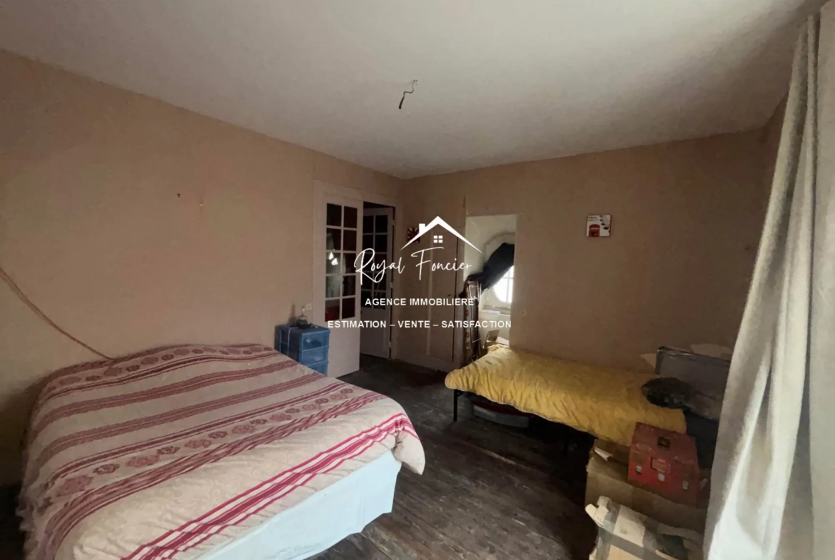 Ensemble immobilier à rénover avec maison ancienne et immeuble à Preuilly-sur-Claise 