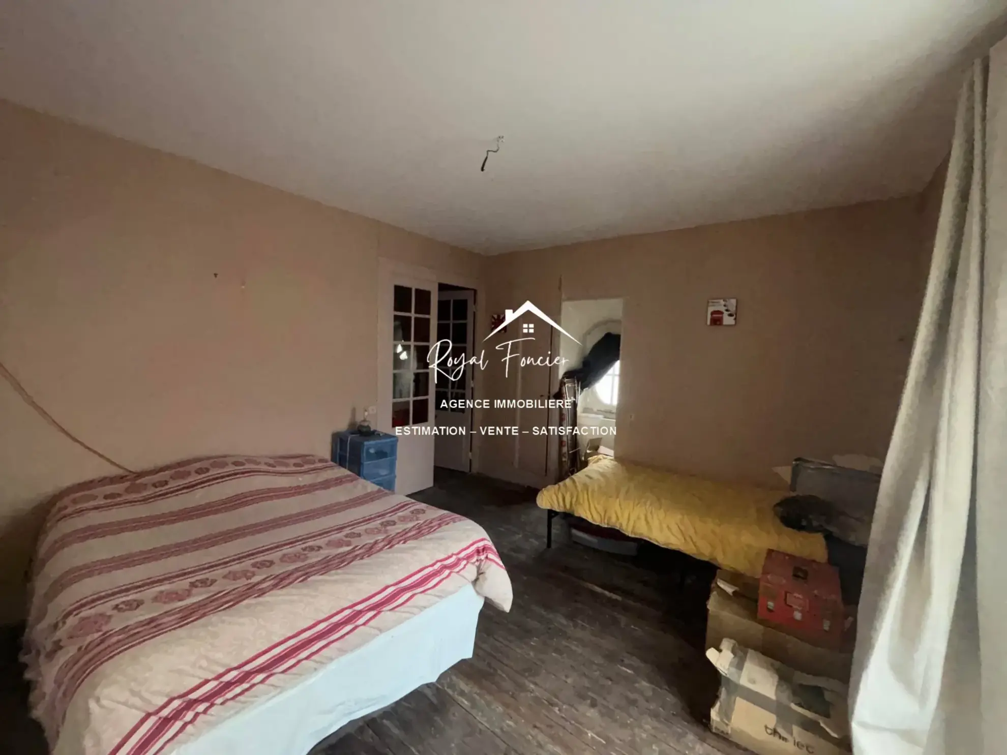Ensemble immobilier à rénover avec maison ancienne et immeuble à Preuilly-sur-Claise 