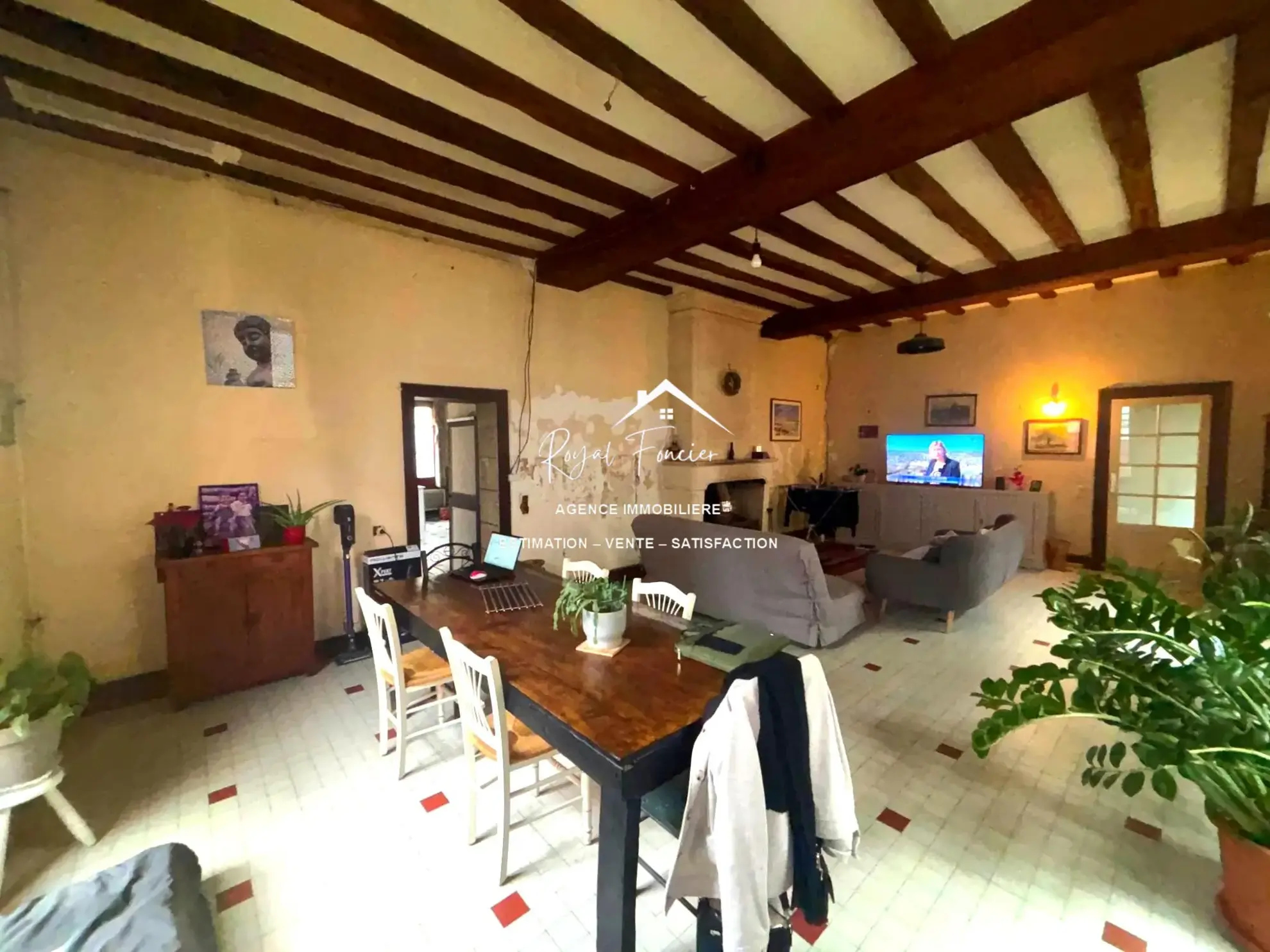 Ensemble immobilier à rénover avec maison ancienne et immeuble à Preuilly-sur-Claise 