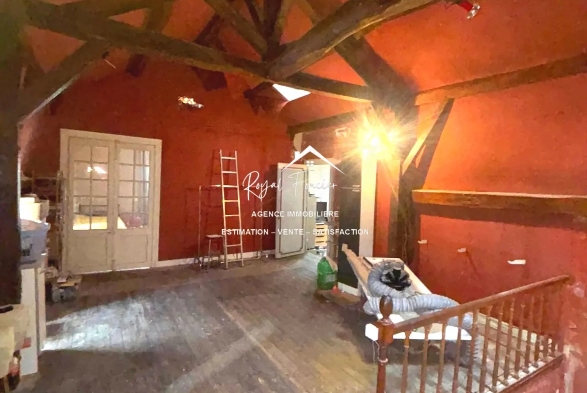 Palier de la maison Ensemble immobilier à rénover avec maison ancienne et immeuble à Preuilly-sur-Claise 