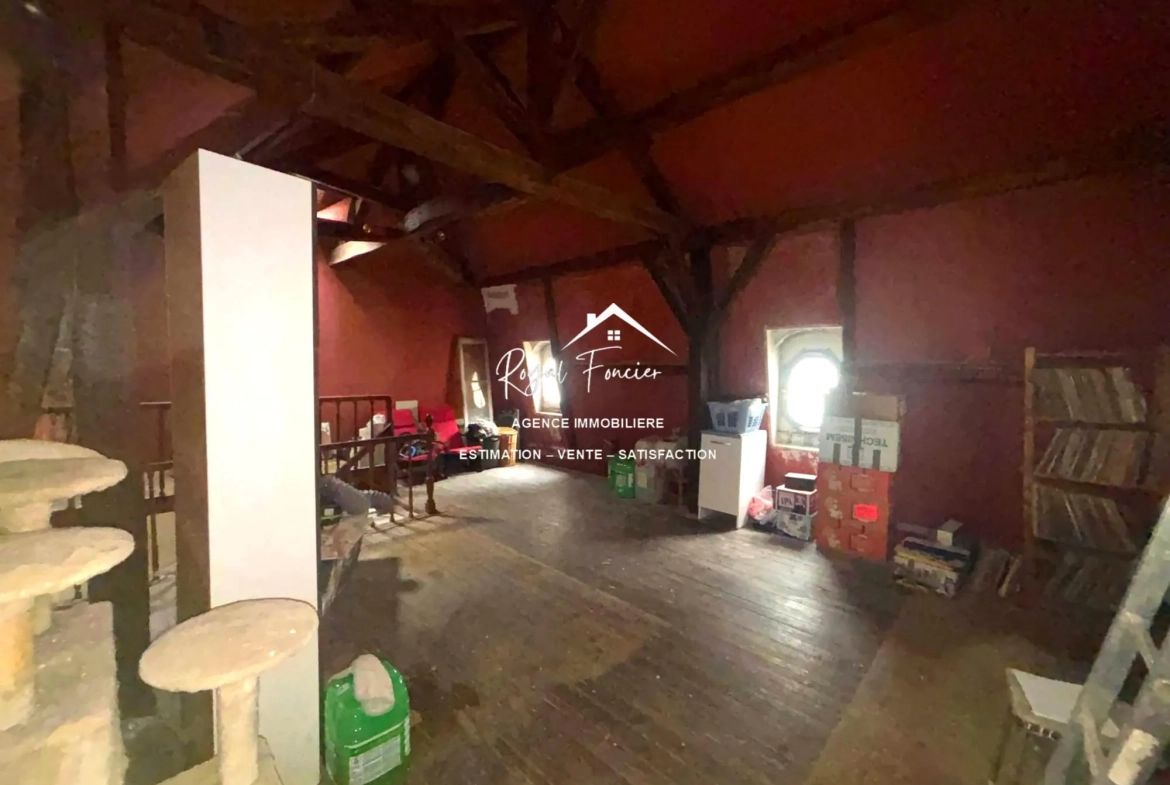 Ensemble immobilier à rénover avec maison ancienne et immeuble à Preuilly-sur-Claise 
