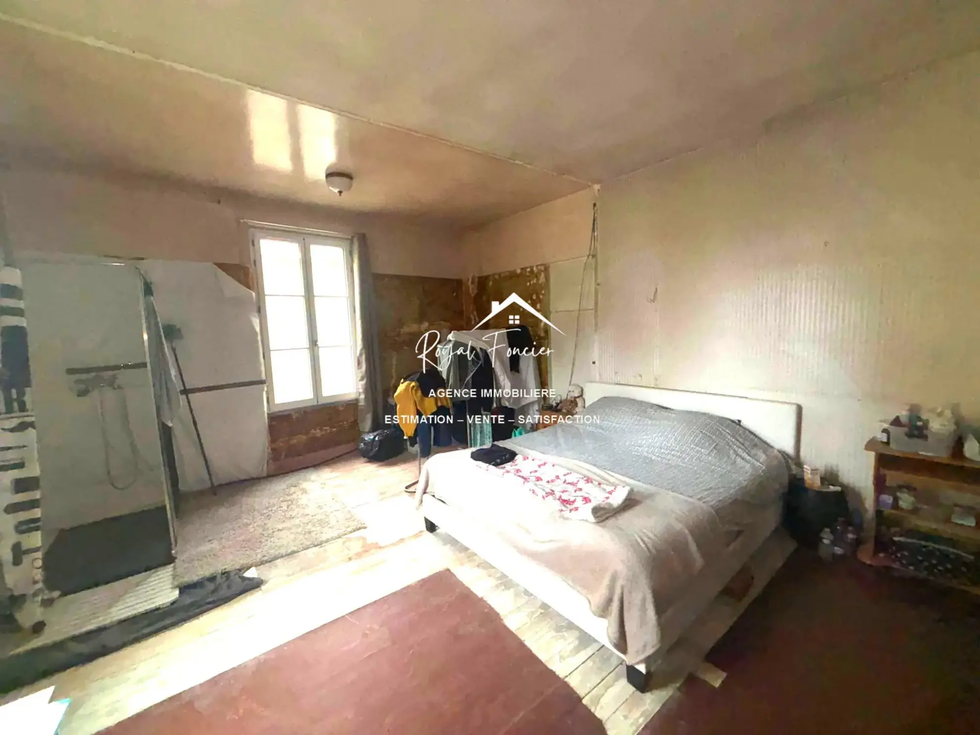 Ensemble immobilier à rénover avec maison ancienne et immeuble à Preuilly-sur-Claise 