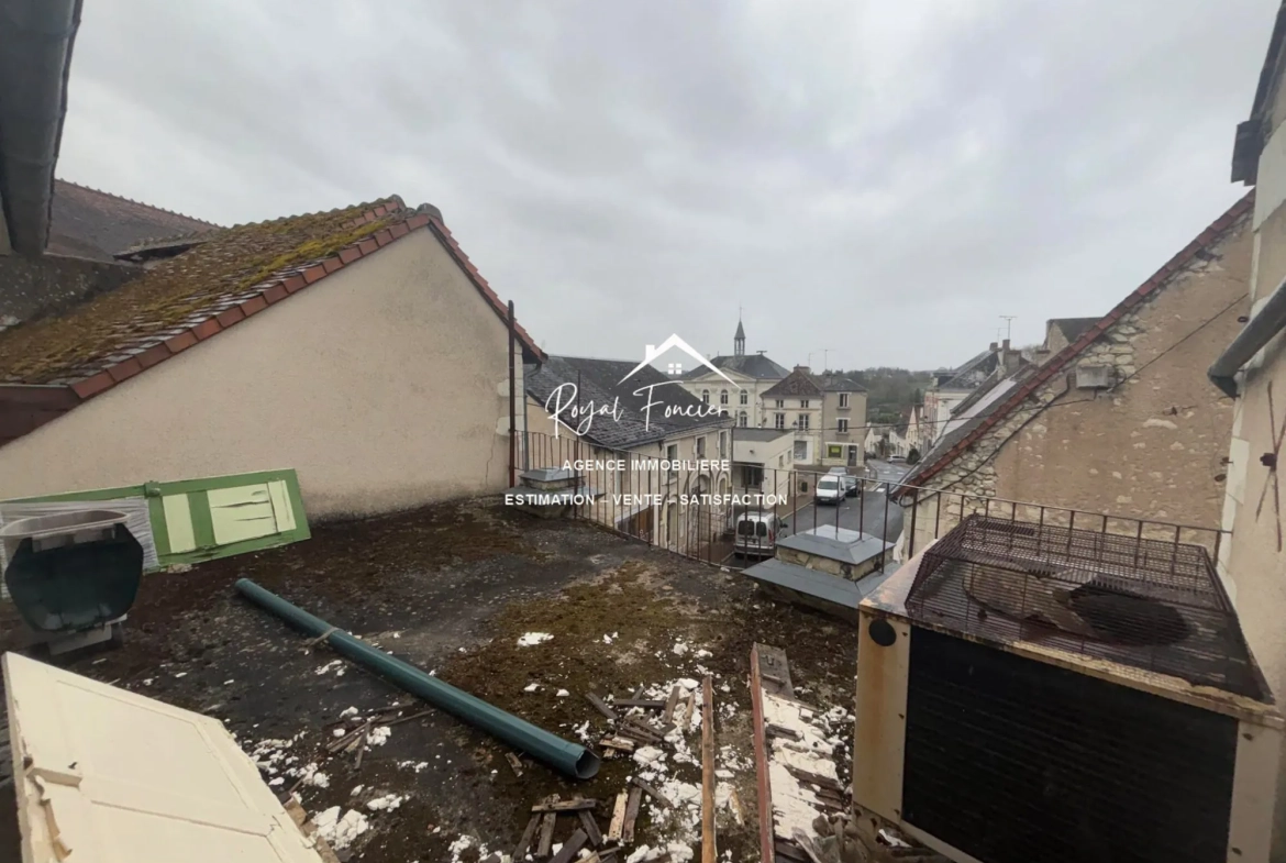 Terrasse du RDC Ensemble immobilier à rénover avec maison ancienne et immeuble à Preuilly-sur-Claise 