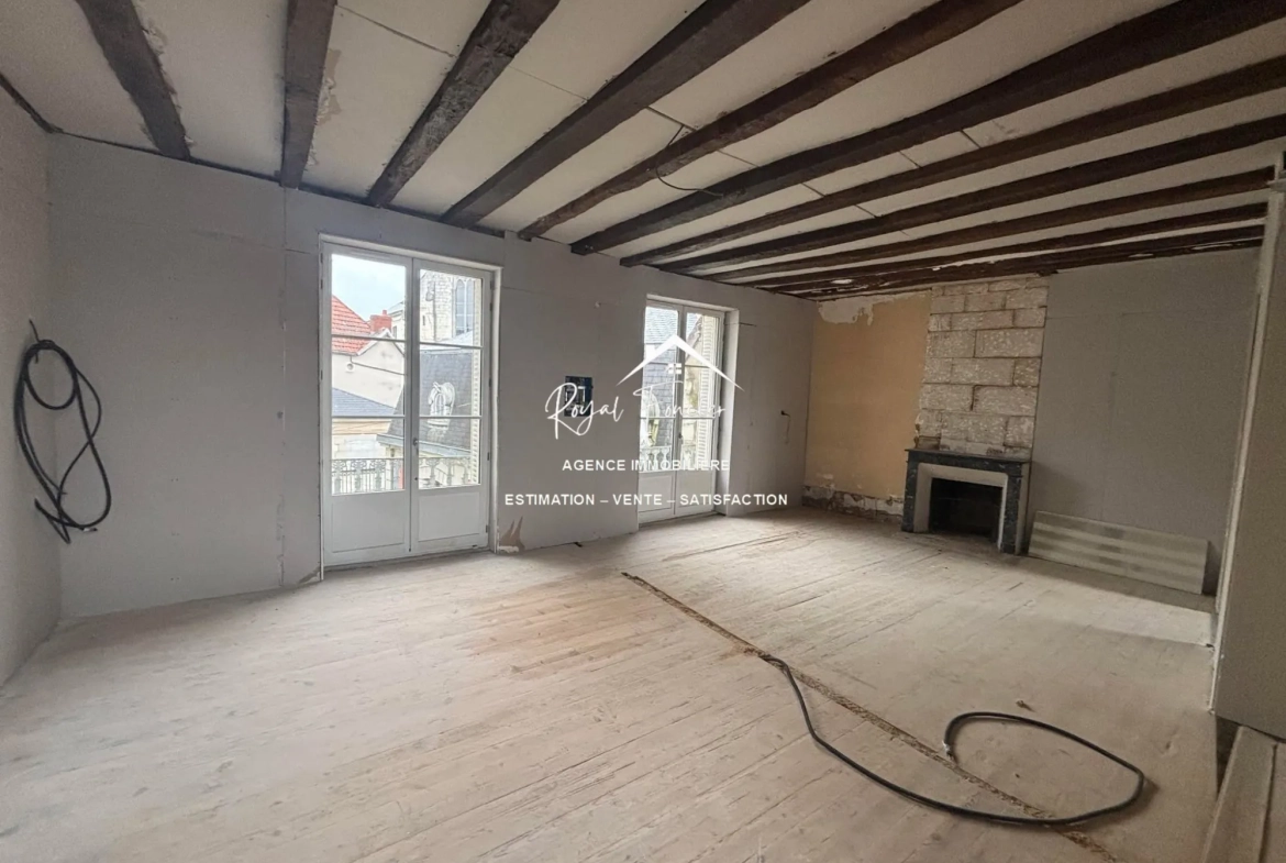 Séjour de l'appartement Ensemble immobilier à rénover avec maison ancienne et immeuble à Preuilly-sur-Claise 