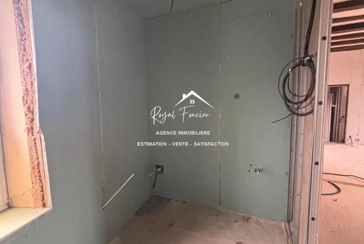 Ensemble immobilier à rénover avec maison ancienne et immeuble à Preuilly-sur-Claise 