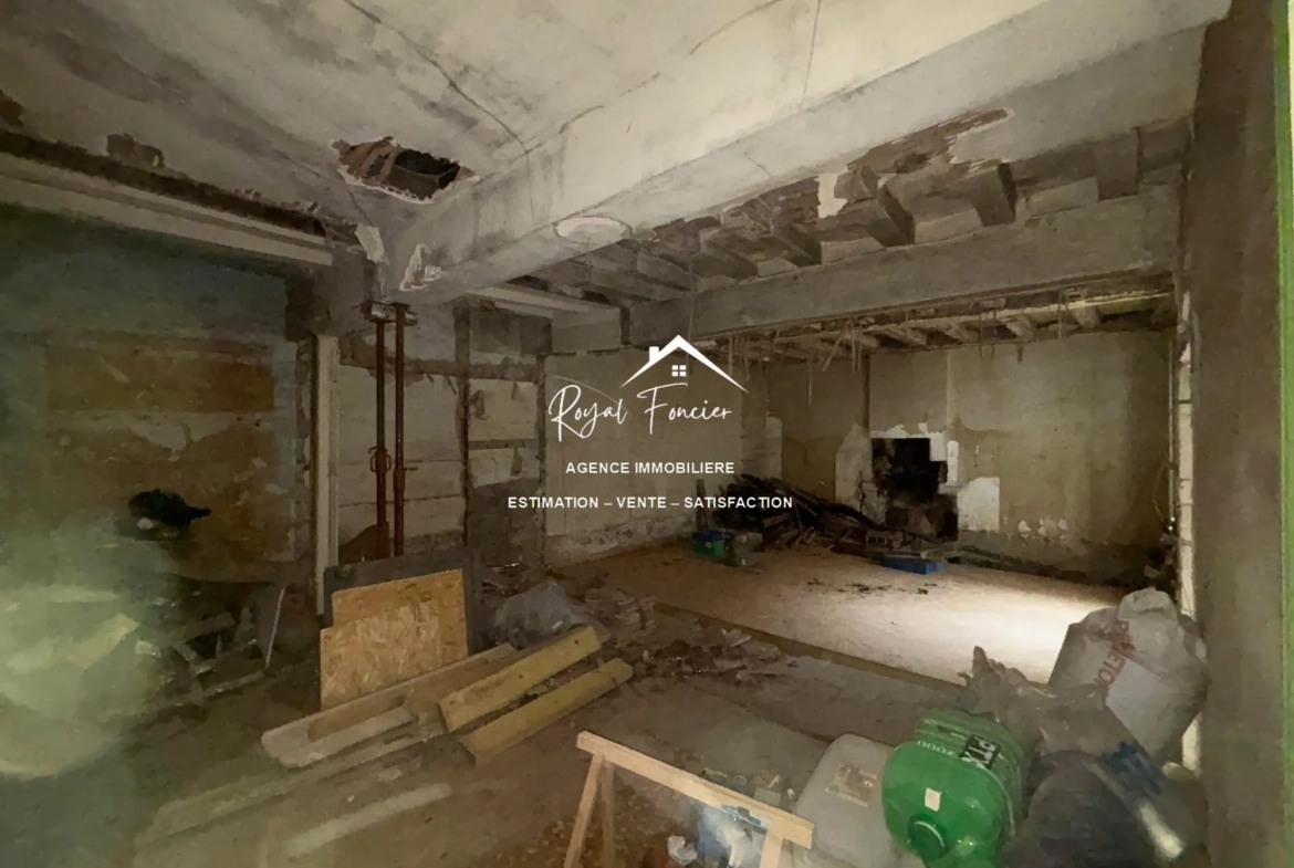 RDC de l'immeuble Ensemble immobilier à rénover avec maison ancienne et immeuble à Preuilly-sur-Claise 