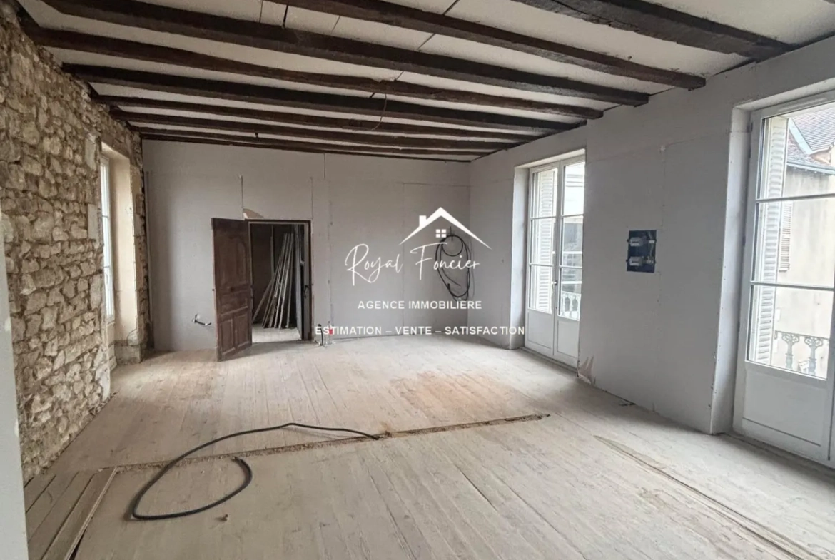 Ensemble immobilier à rénover avec maison ancienne et immeuble à Preuilly-sur-Claise 