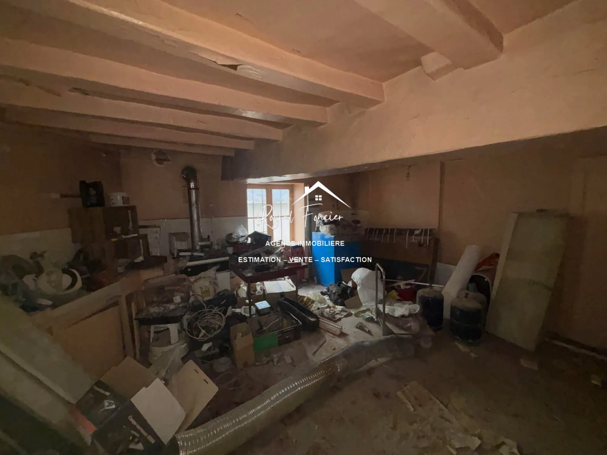 RDC de l'immeuble Ensemble immobilier à rénover avec maison ancienne et immeuble à Preuilly-sur-Claise 