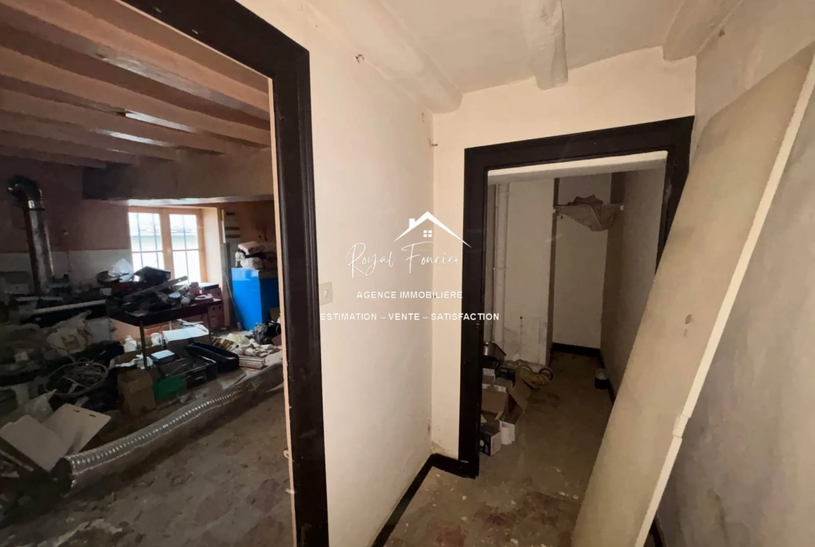 Ensemble immobilier à rénover avec maison ancienne et immeuble à Preuilly-sur-Claise 