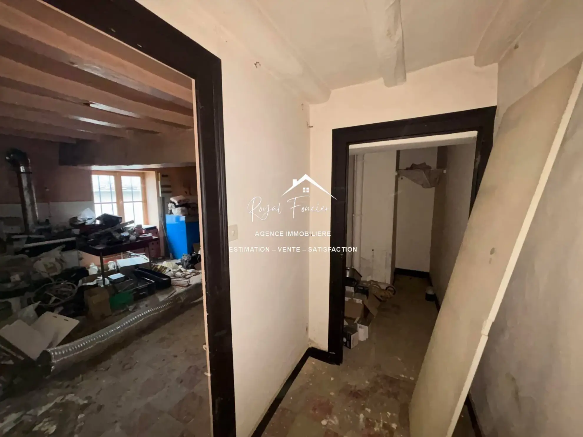Ensemble immobilier à rénover avec maison ancienne et immeuble à Preuilly-sur-Claise 